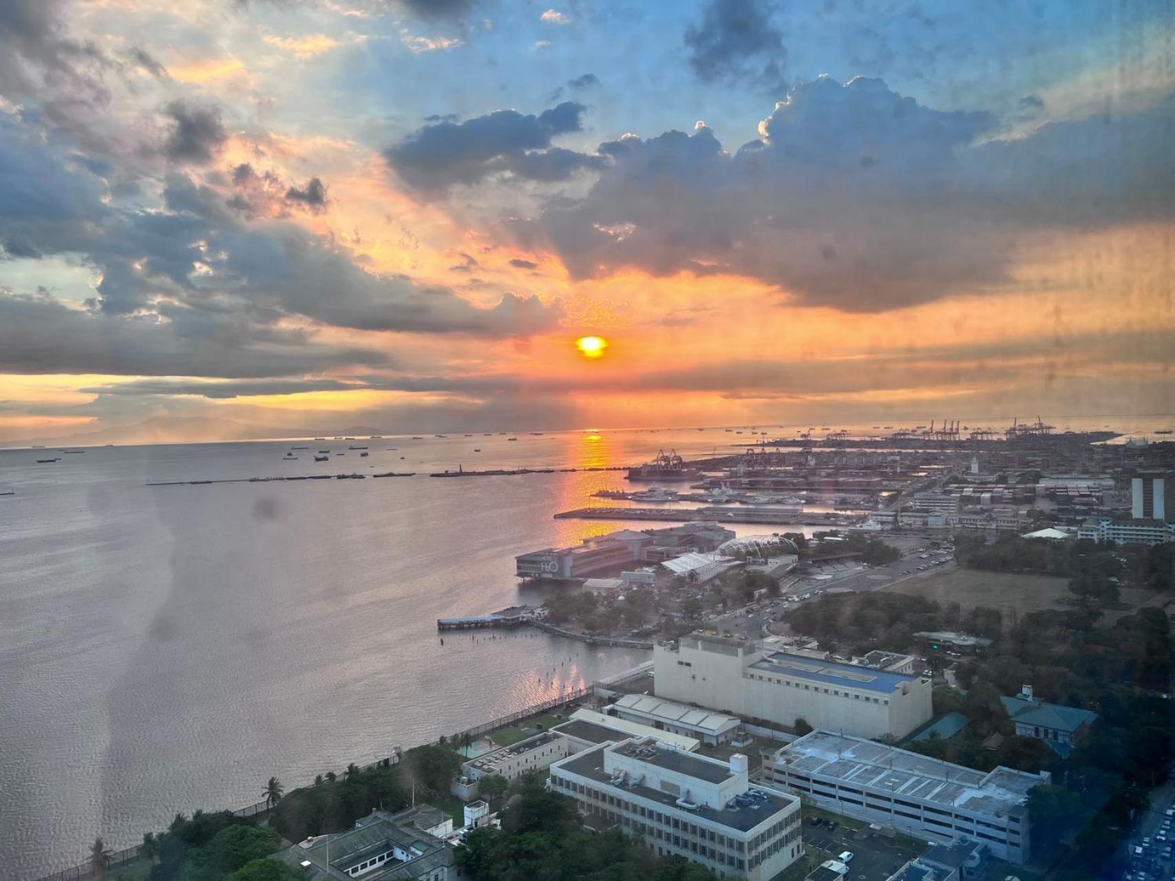 Dreamy Sunset Bay Aparthotel Манила Екстериор снимка